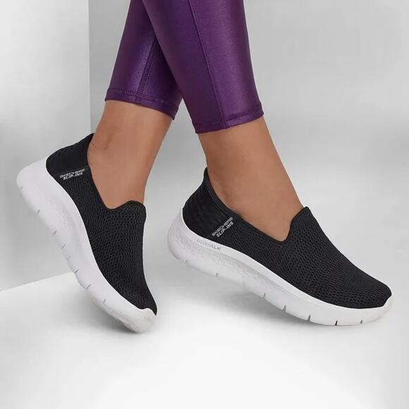 Skechers Women's 6 Black Go Walk Flex Relish Hands Free Slip-Ins Sneaker LE2-1 - Picture 1 of 11